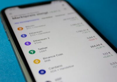 Retail Brokerages Race to Fold Crypto Into One App